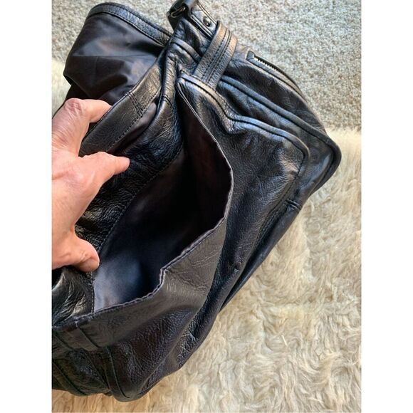 Juicy Couture Leather Zipper Detail Expandable Shoulder Bag Black - Picture 5 of 12